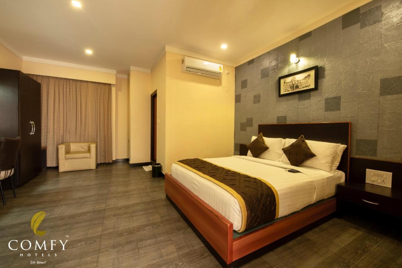 Comfy Luxury Hotel Bangalore Exterior photo